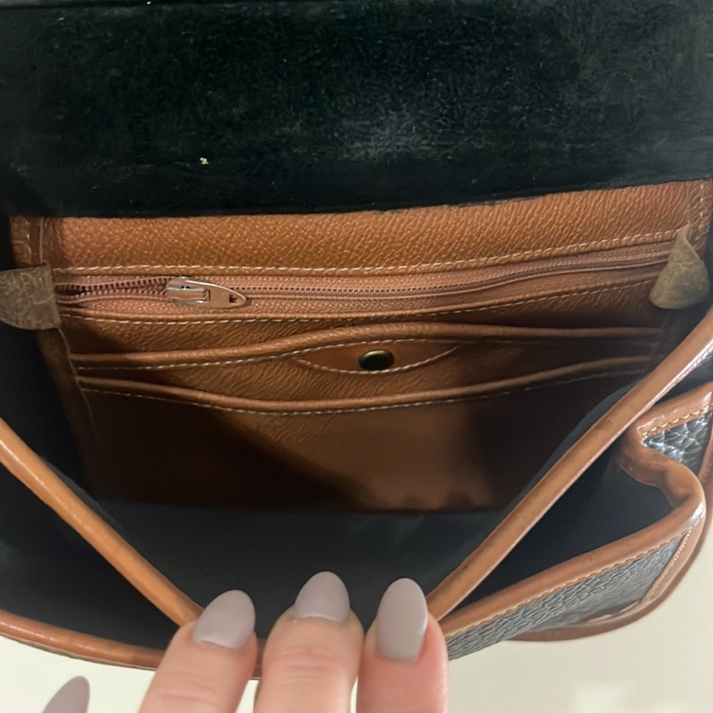 Dooney & Bourke Smaller Size Surrey Vintage  Crossbody Rare 90's Vintage - Picture 14 of 17